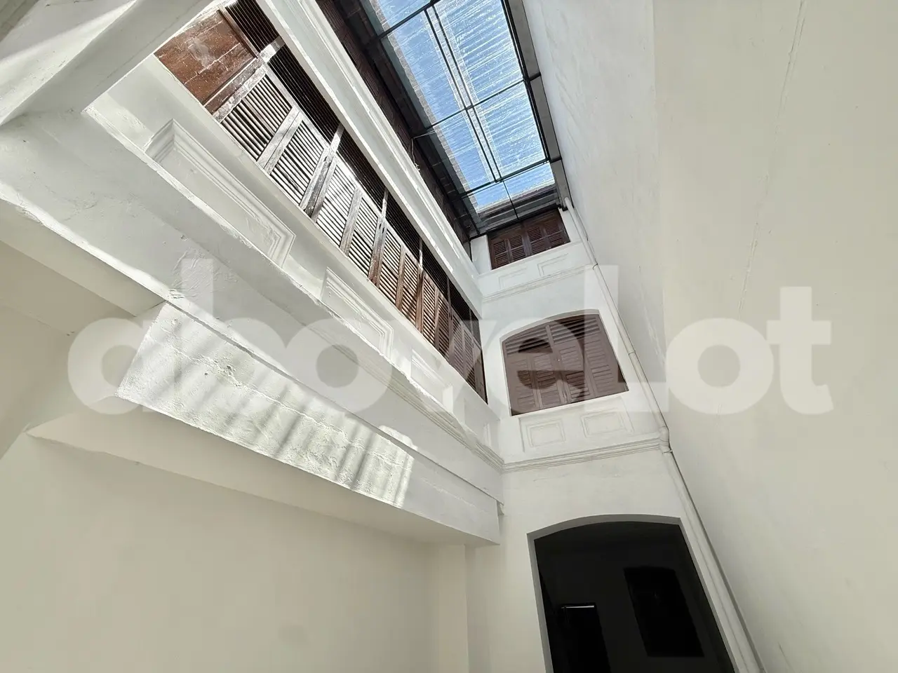 Georgetown Lebuh Campbell 三层翻新店屋出租 3,250 sqft