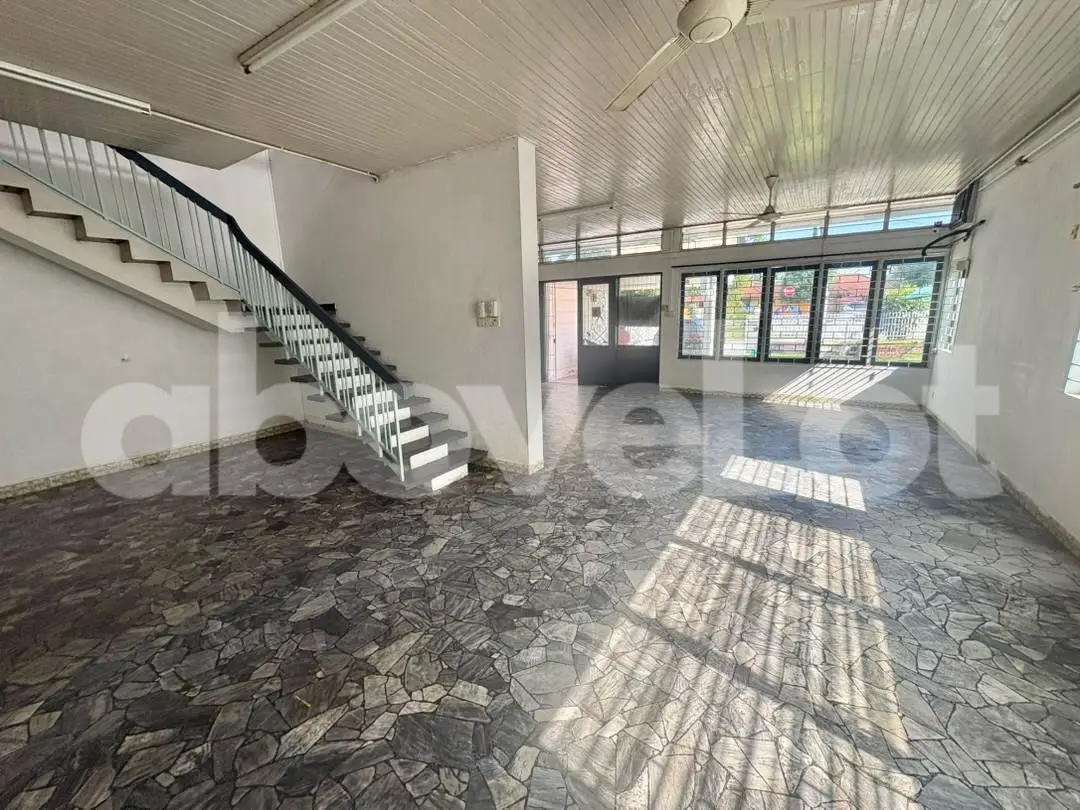 Jalan Air Itam 半独立式店屋出租 保养良好
