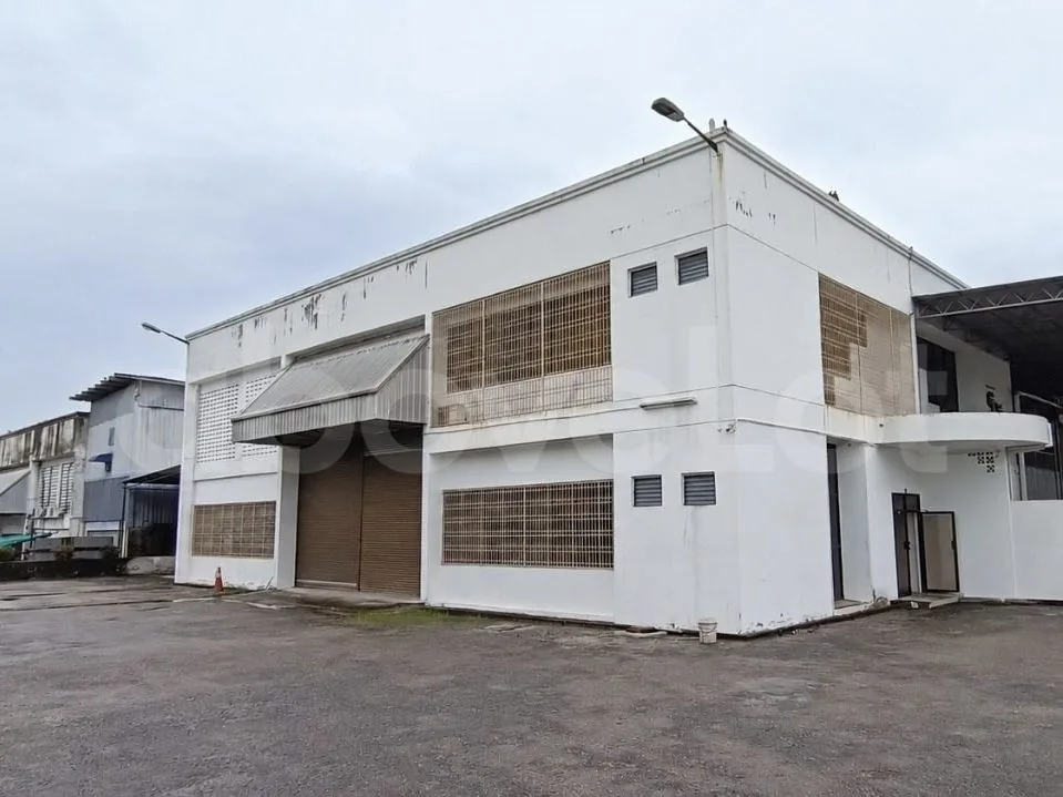1.5-Storey Semi-Detached Warehouse Factory For Rent Built Up 3300sf Juru Iks